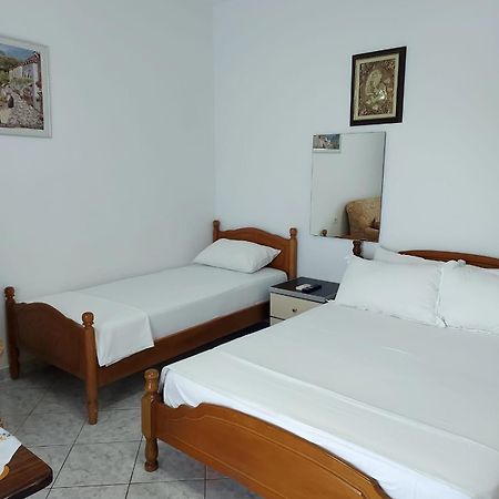 Guesthouse Shpetim Sarande Bagian luar foto